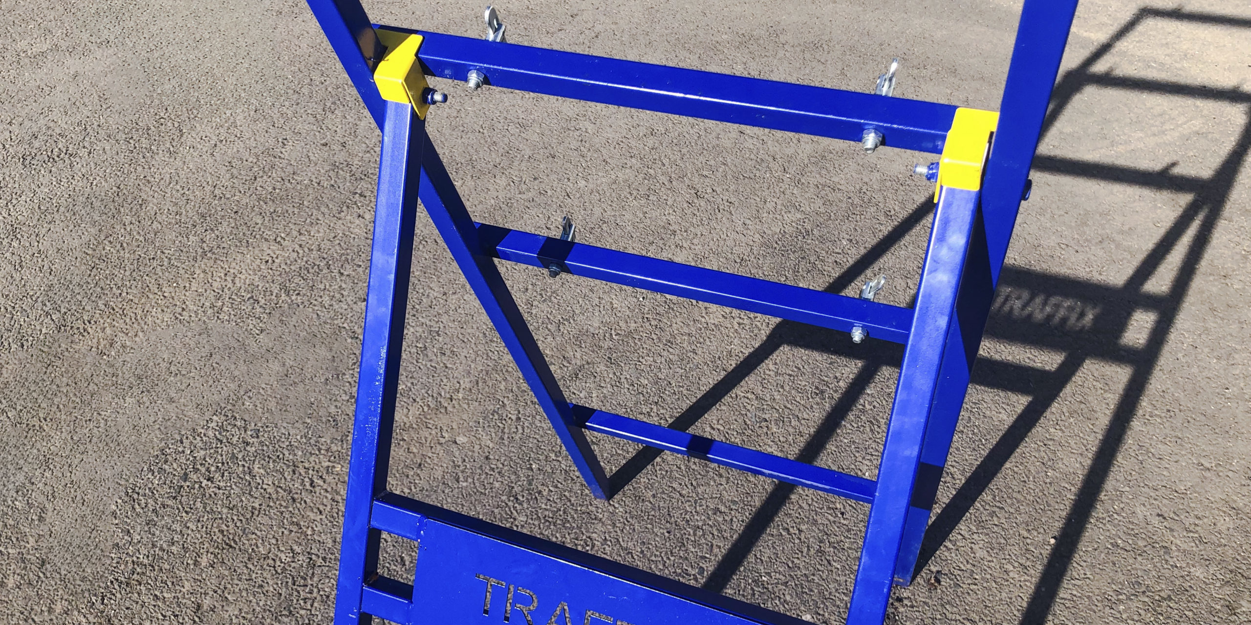 traffix-frame-design redesigned sign frame by traffix