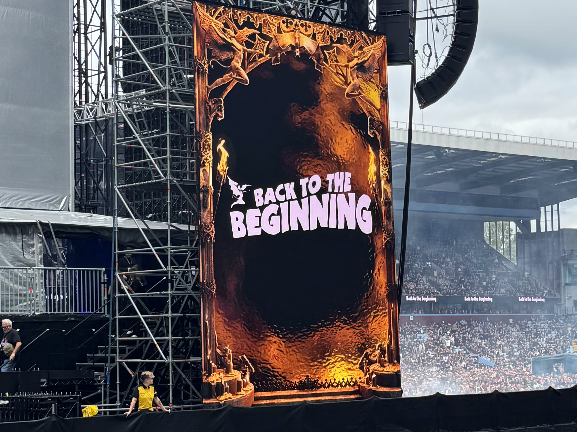 the back to the beginning concert in full swing